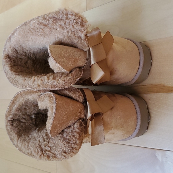 Boots - Picture 2 of 3